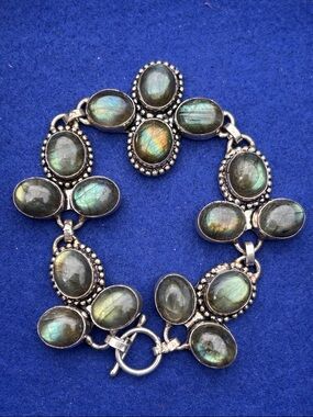 Labradorite Oval Link Silver Bracelet in Iridescent Green-Blue